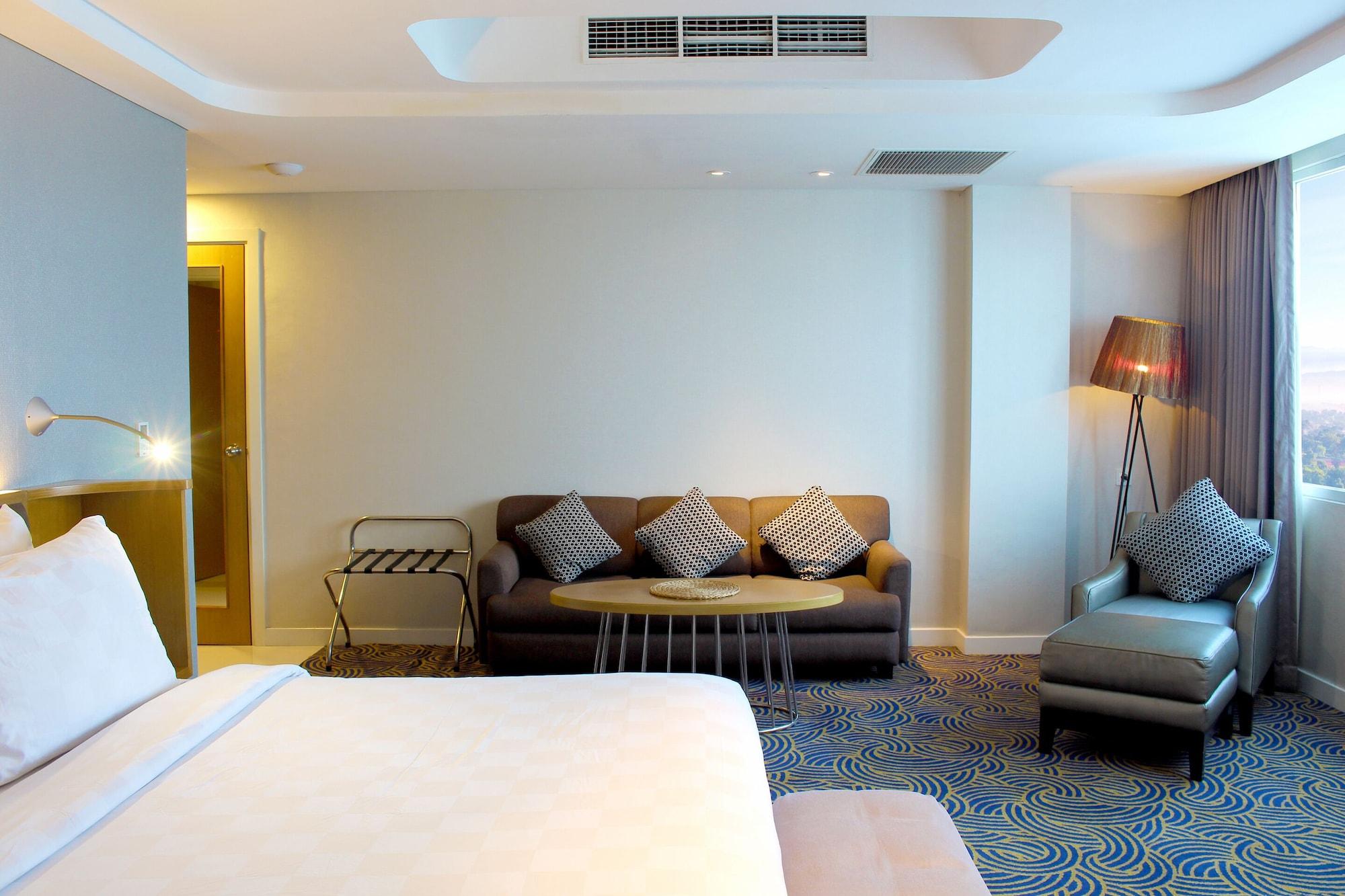Hotel Ciputra Cibubur Managed By Swiss-Belhotel International Exterior foto
