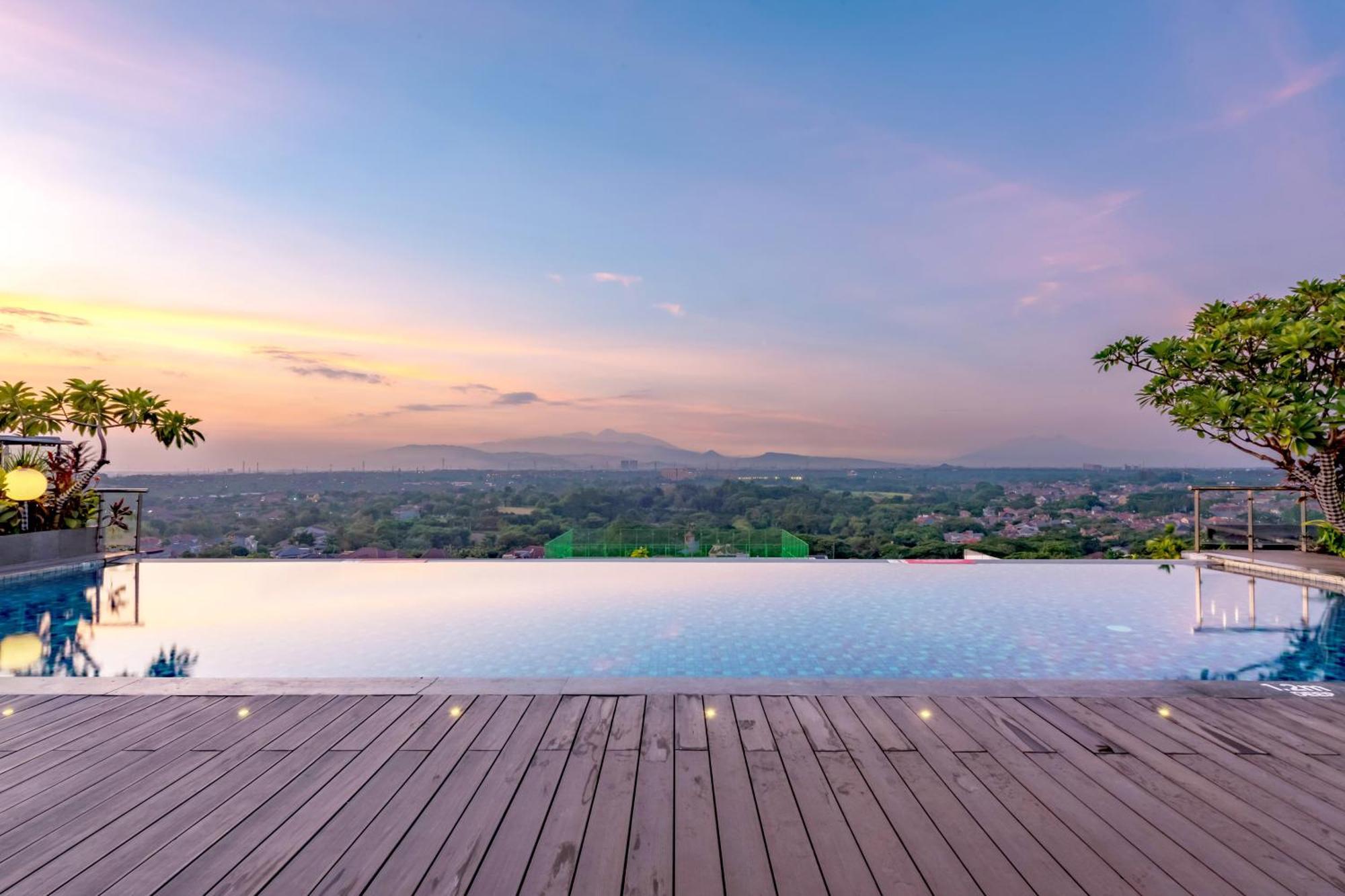 Hotel Ciputra Cibubur Managed By Swiss-Belhotel International Exterior foto